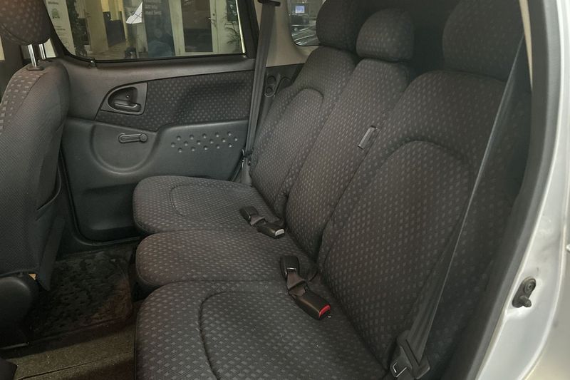 Toyota Yaris Verso bild 14