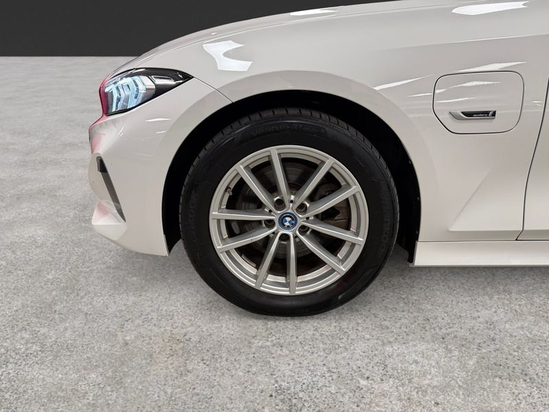 BMW 330 bild 16