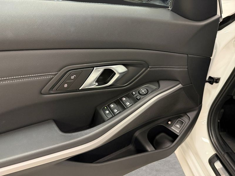 BMW 330 bild 9