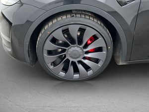 Tesla Model Y bild 32