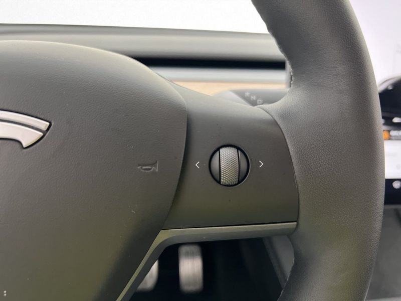 Tesla Model Y bild 16