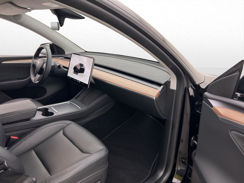 Tesla Model Y bild 28