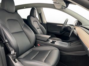Tesla Model Y bild 27