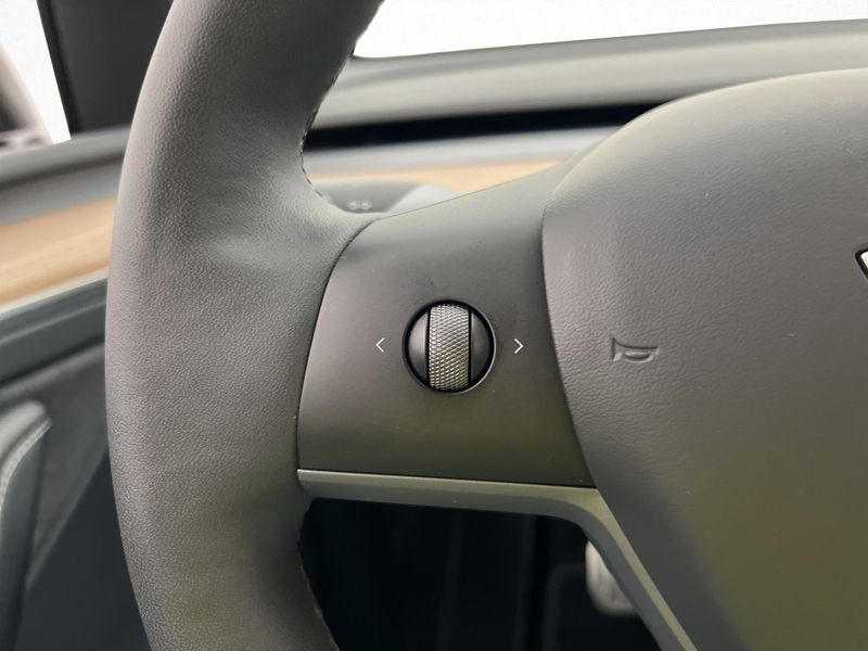 Tesla Model Y bild 15