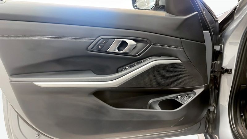BMW 330 bild 11