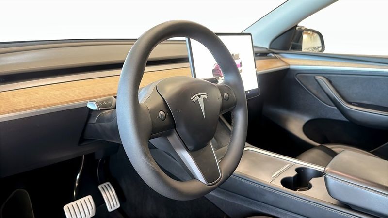 Tesla Model Y bild 12