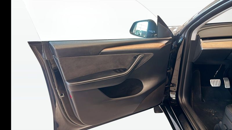 Tesla Model Y bild 11