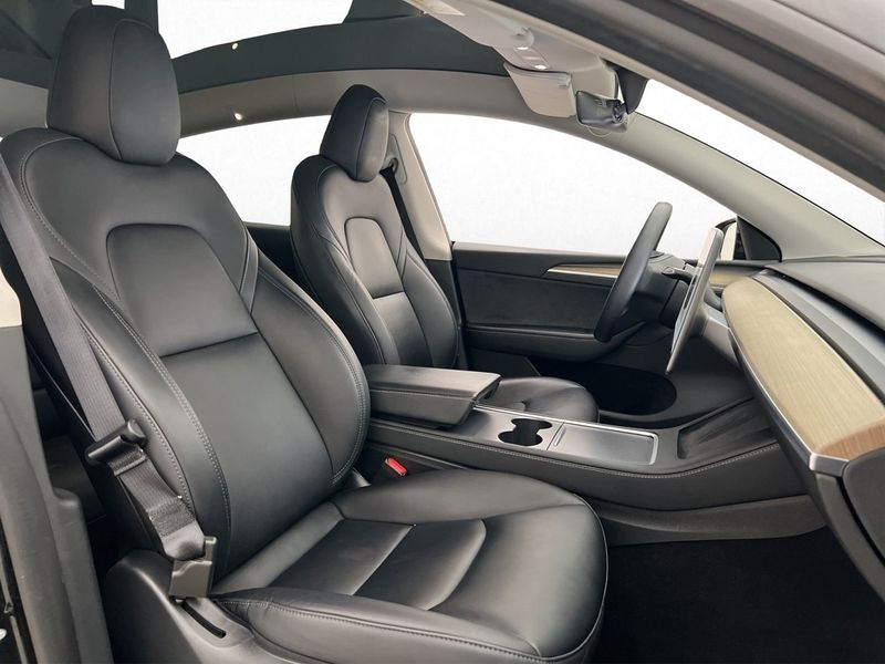 Tesla Model Y bild 12