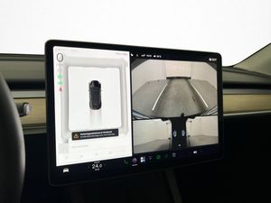 Tesla Model Y bild 26