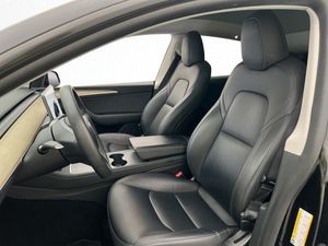 Tesla Model Y bild 18