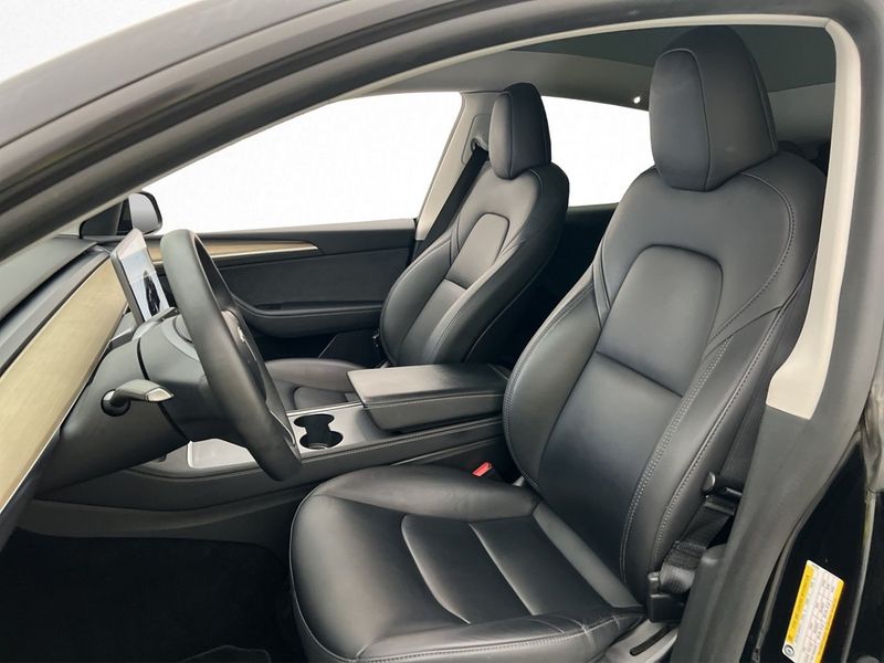 Tesla Model Y bild 18