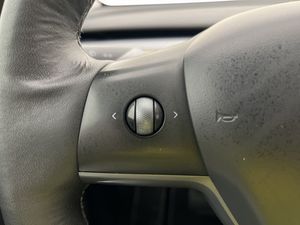 Tesla Model Y bild 27