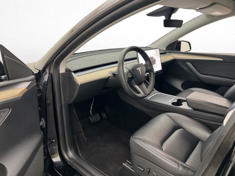 Tesla Model Y bild 17