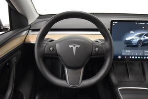 Tesla Model Y bild 2