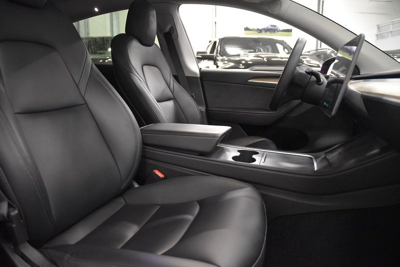 Tesla Model Y bild 12