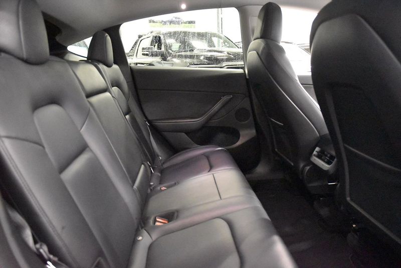 Tesla Model Y bild 14
