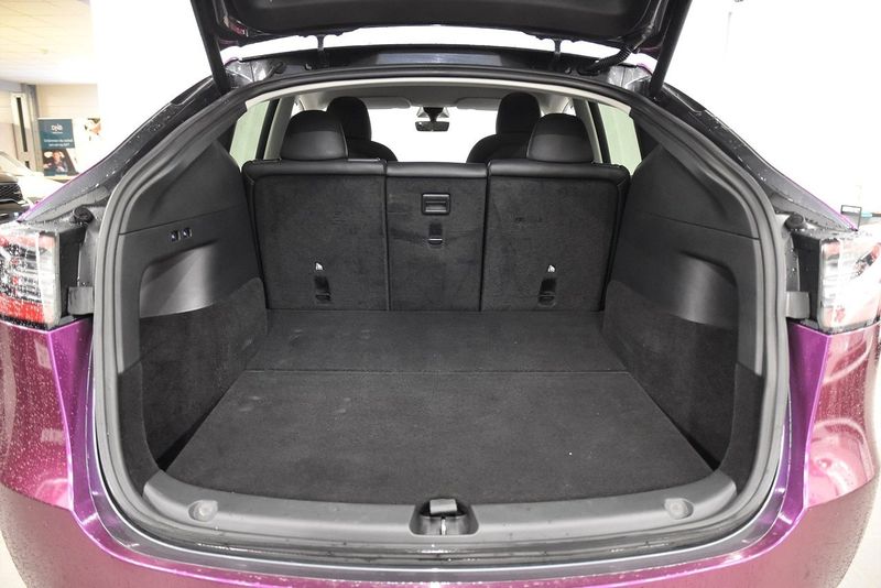Tesla Model Y bild 23