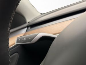 Tesla Model Y bild 32