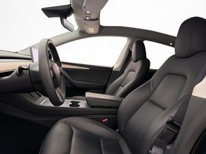 Tesla Model Y bild 13