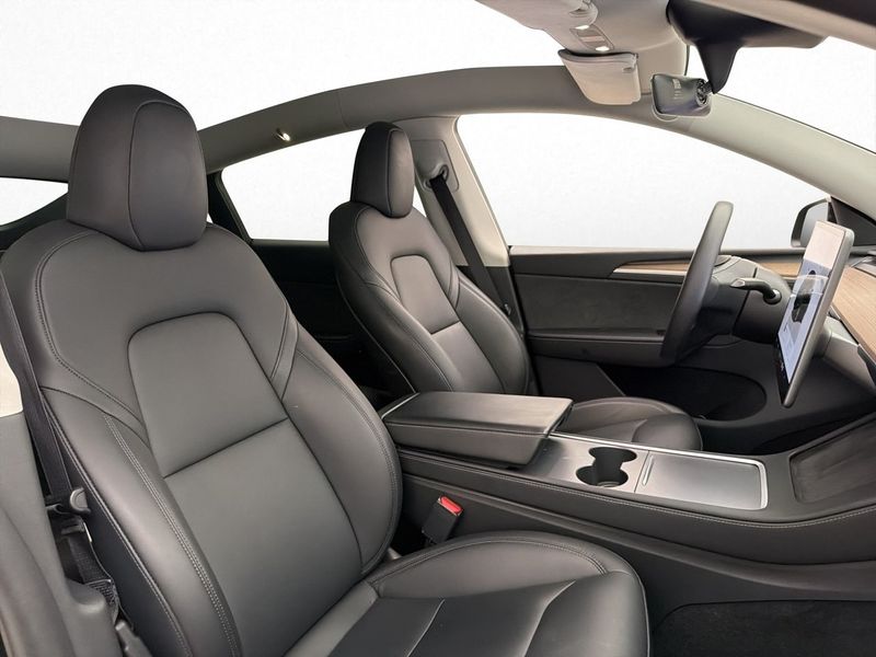 Tesla Model Y bild 15