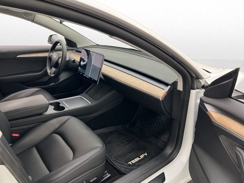 Tesla Model 3 bild 14