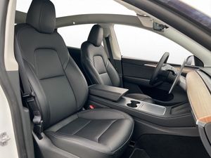 Tesla Model Y bild 14