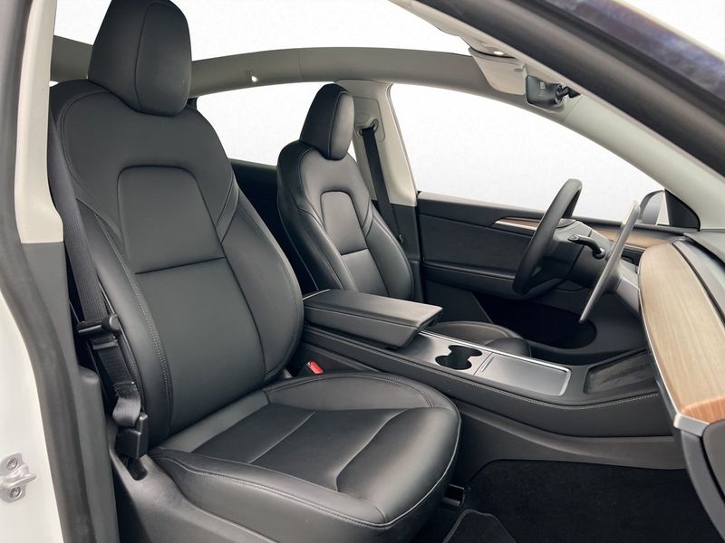 Tesla Model Y bild 14