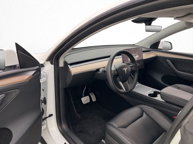 Tesla Model Y bild 32