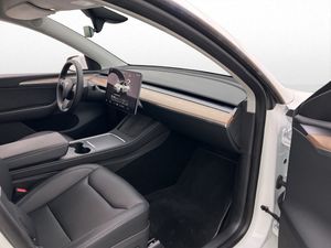 Tesla Model Y bild 15