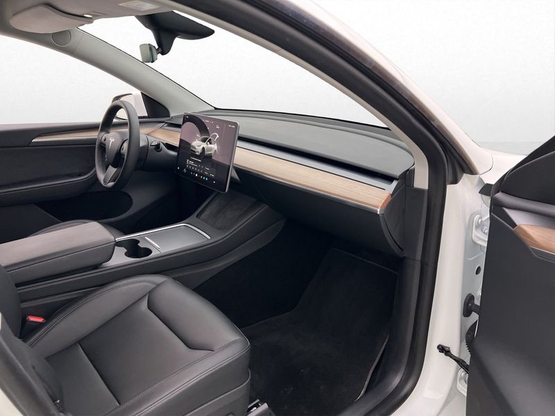 Tesla Model Y bild 15