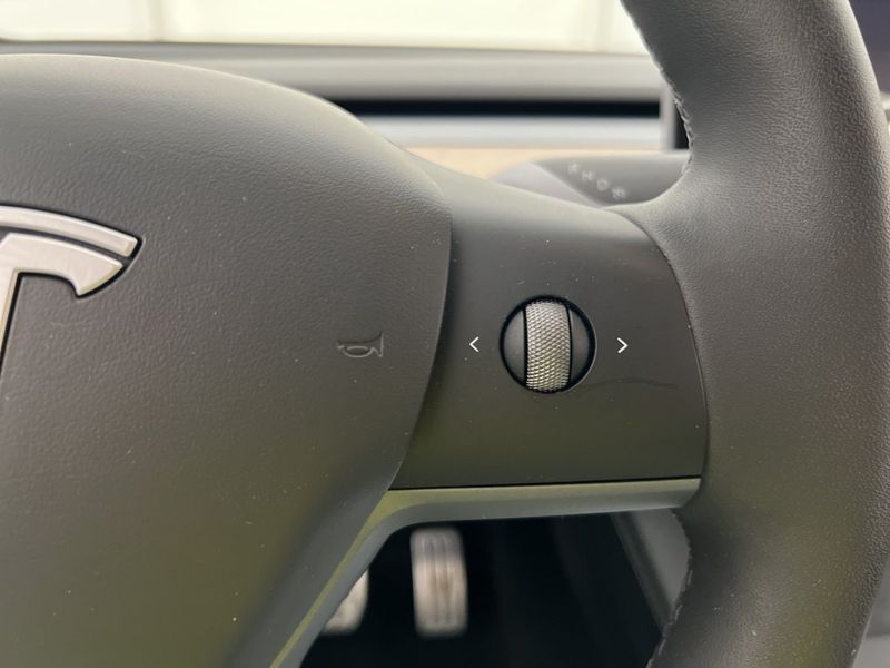Tesla Model Y bild 30
