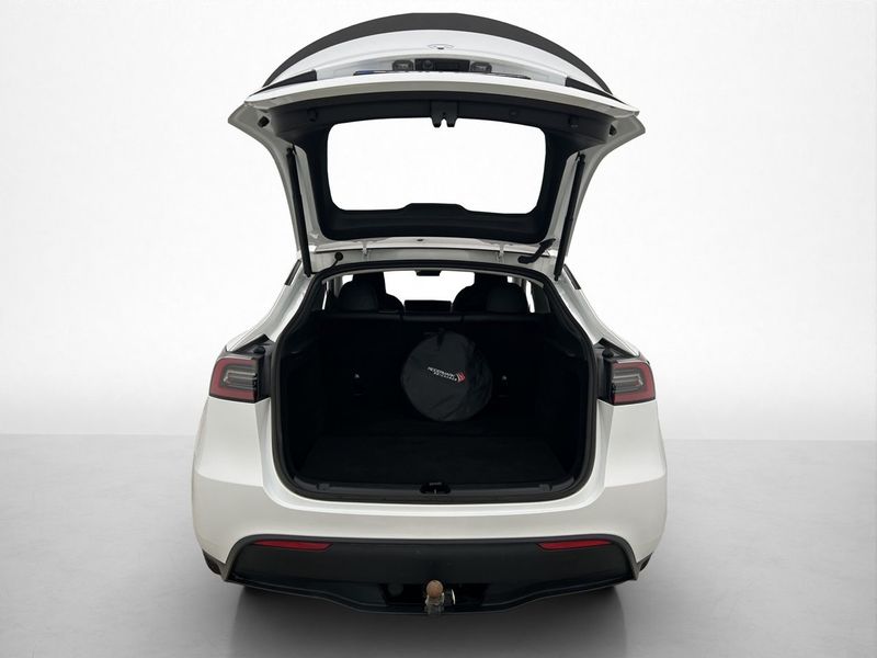 Tesla Model Y bild 17