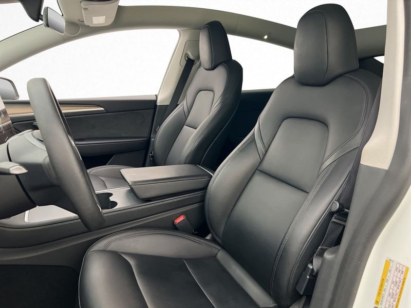 Tesla Model Y bild 33