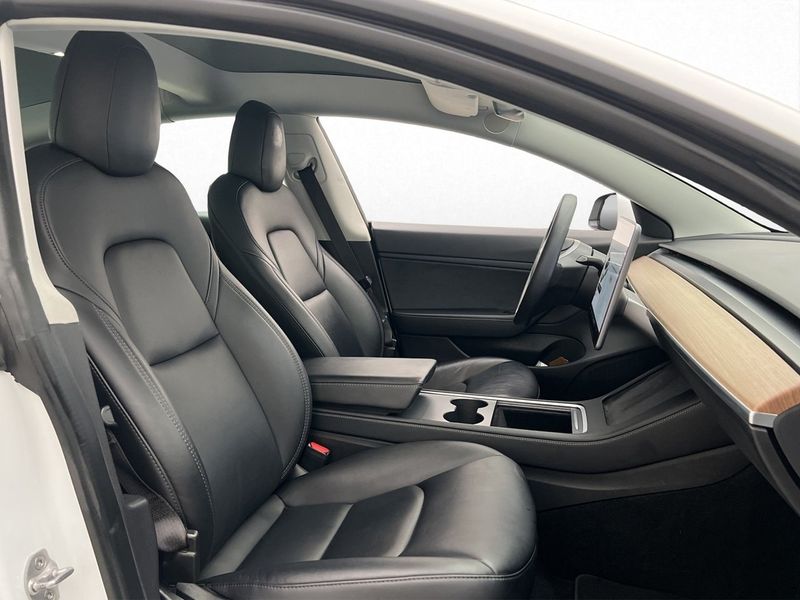 Tesla Model 3 bild 15