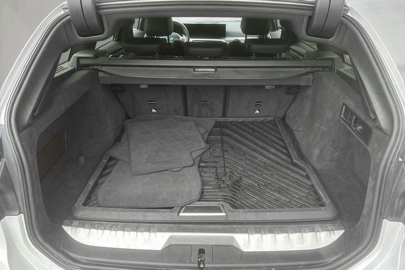 BMW 330 bild 9