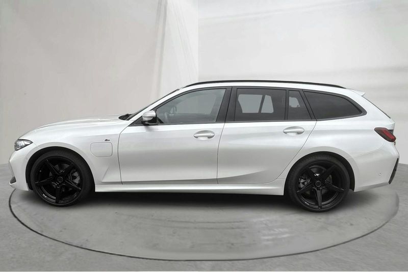 BMW 330 bild 2
