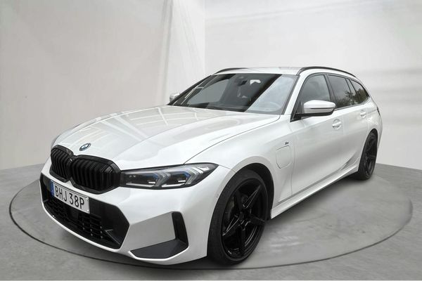 BMW 330 e xDrive Touring LCI, G21 (292hk) - 2024