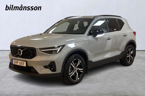 Volvo XC40 B3 FWD Bensin Plus Dark - 2025
