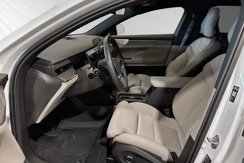 Volvo ES90 bild 8