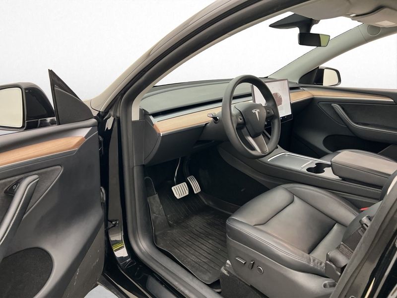 Tesla Model Y bild 12