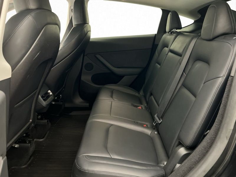 Tesla Model Y bild 18