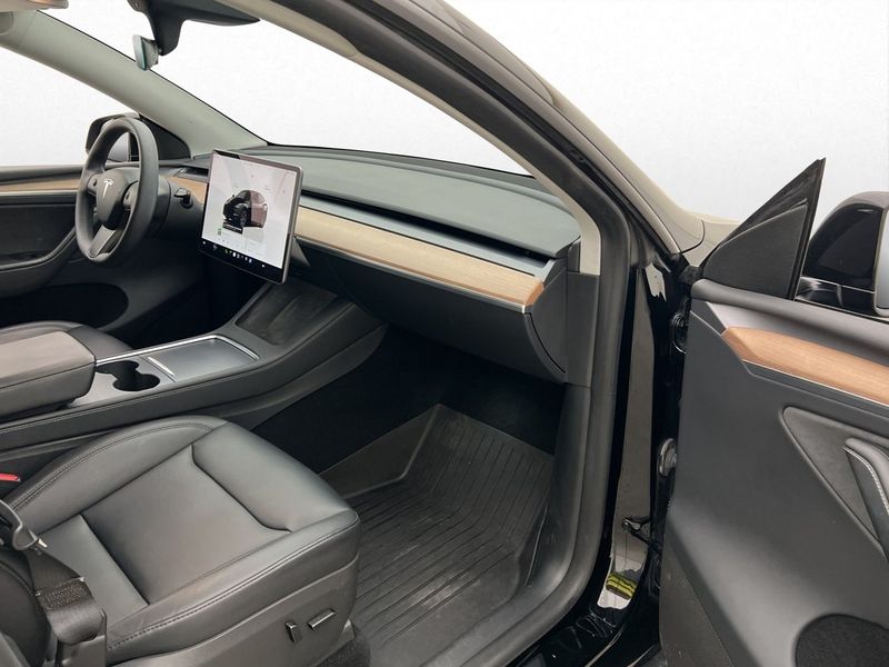 Tesla Model Y bild 17