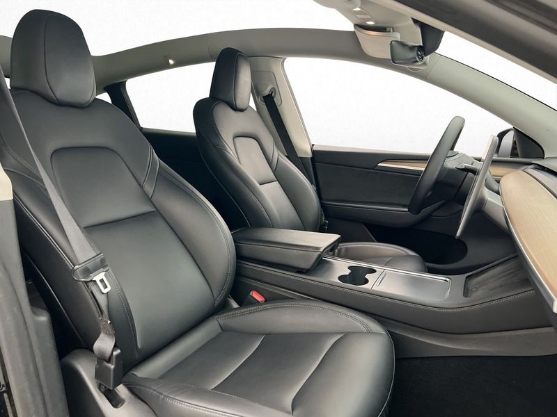 Tesla Model Y bild 16