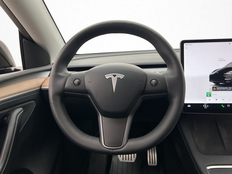 Tesla Model Y bild 15
