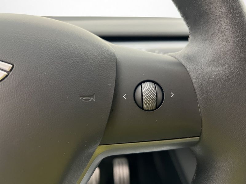 Tesla Model Y bild 21