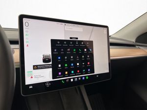 Tesla Model Y bild 24