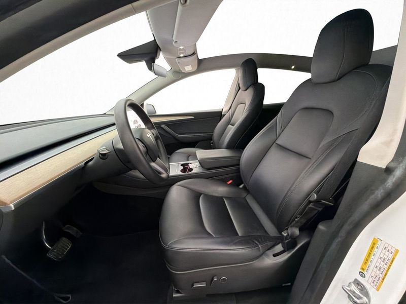 Tesla Model Y bild 14