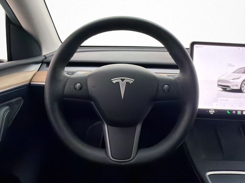 Tesla Model Y bild 15
