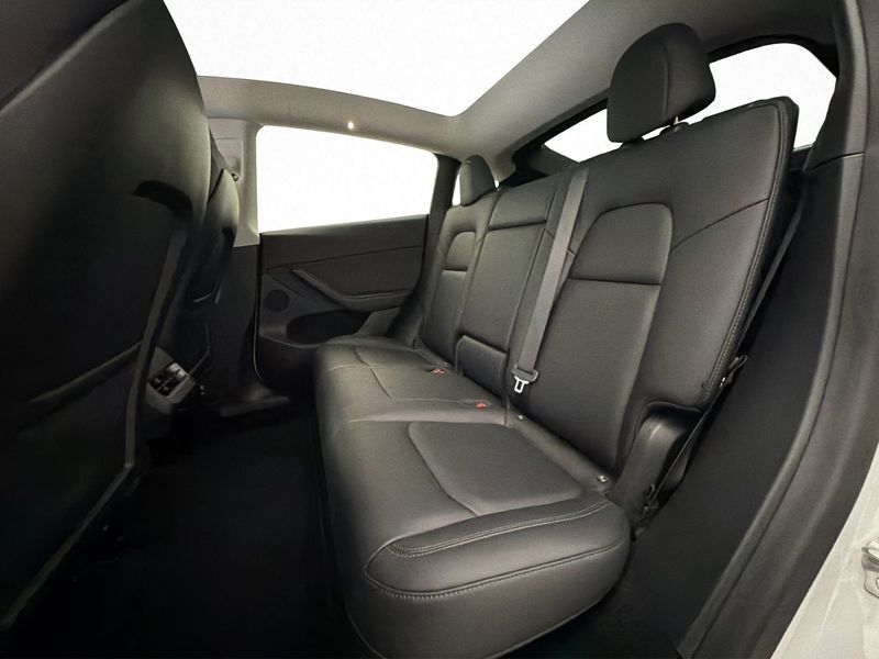 Tesla Model Y bild 17
