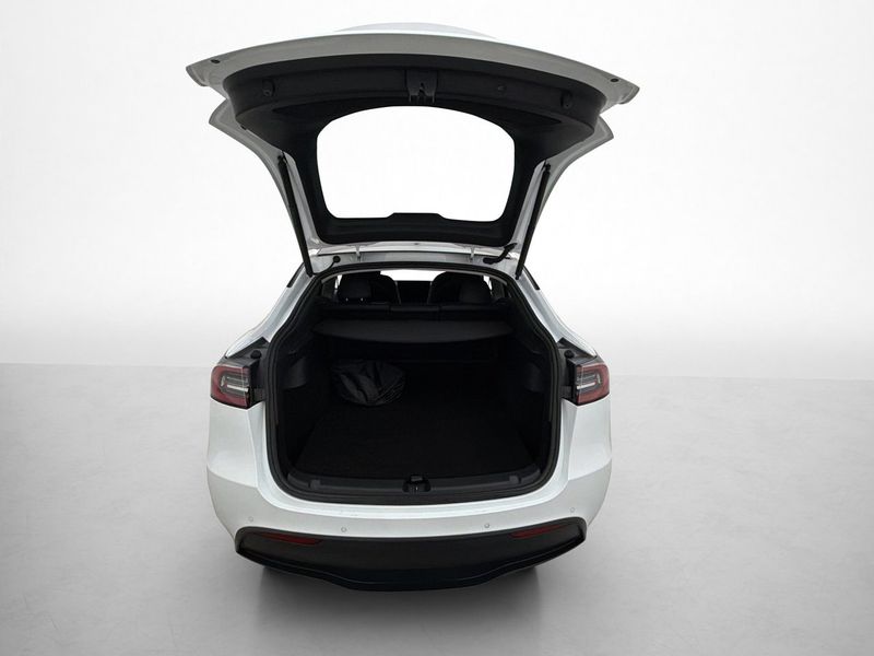 Tesla Model Y bild 12